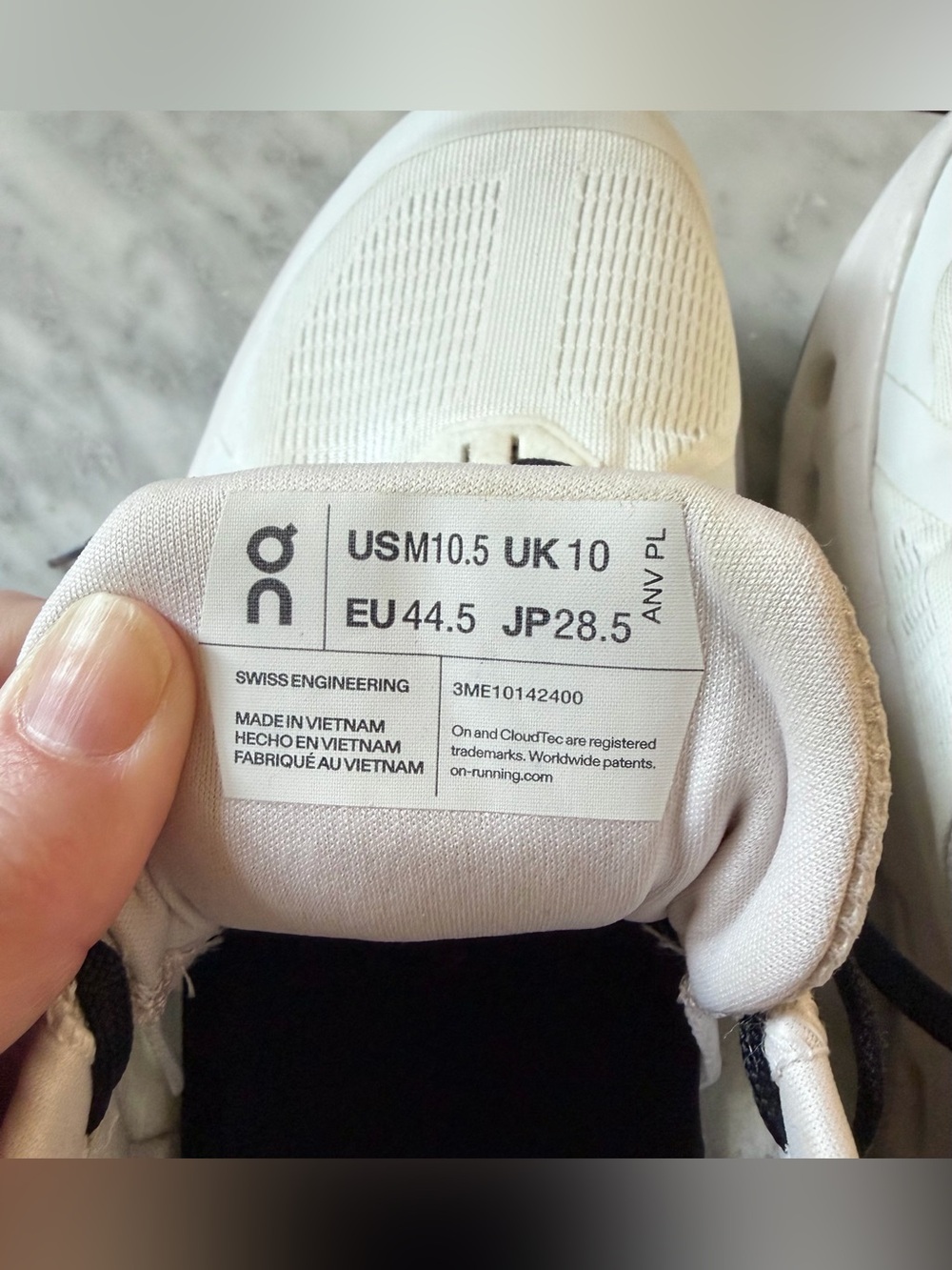 On Men’s Cloudrunner 2 running shoes 10.5 - Picture 7 of 9